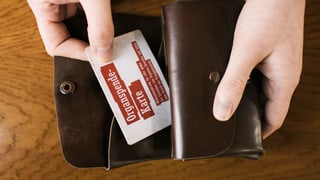 Eine Organspende-Karte in einer Brieftasche Eine Organspende-Karte in einer Brieftasche
