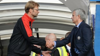 Klopp und Mourinho geben sich die Hand