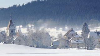 Aufnahme der Ortschaft La Brévine im Winter.