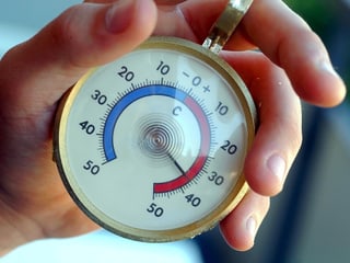 Thermometer mit Anzeige von über 35 Grad. 