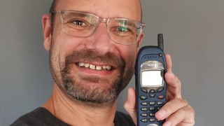 SRF Digitalredaktor Reto Widmer und sein Nokia 6150. SRF Digitalredaktor Reto Widmer und sein Nokia 6150.