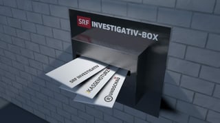 Briefkastenschlitz mit drei Couverts