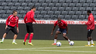 Spieler von Ermis Aradippou beim Training im Stade de Suisse.