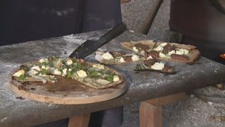Flammkuchen im Ofen backen und geniessen
