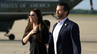 Porträt von Kimberly und Trump Jr.