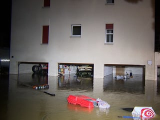 Nach starken Regenfällen flutete das Hochwasser die Garage eines Gebäudes in Gachnang (TG). 13.07.14, Gachnang (TG) / SRF 