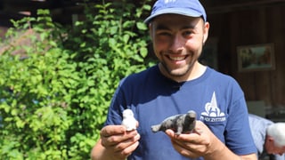 Joshua mit Ton-Tierchen