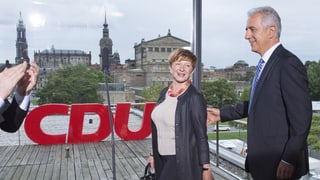CDU-Ministerpräsident Tillich und seine Frau Veronika vor Verkündung der Ergebnisse in Leipzig. 
