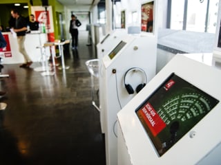 Quiz-Stationen in der Kantine der Hochschule Luzern.