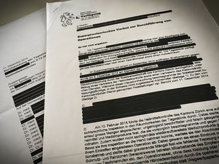 Bild der Durchsuchungsberichte mit geschwärzten Textstellen.