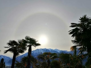 Im Süden waren die Schleierwolken deutlich dichter und daher der Halo schwächer.