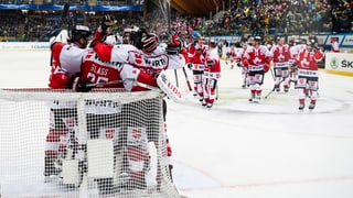 Spieler des Team canada freuen sich über den Turniersieg in Davos 2015.