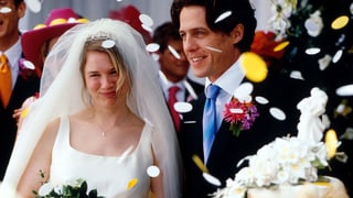 Bridget Jones im Hochzeitskleid und Daniel Cleaver im Anzug.