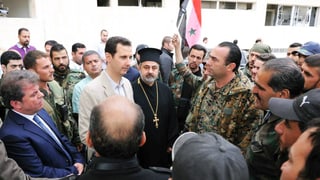 Assad bei einem Besuch christlicher Syrer am Ostersonntag