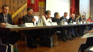 Firmenvertreter, Gutachter und Behördenvertreter