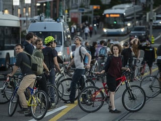 Velofahrer:innen in Zürich