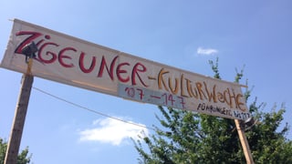 Ein Banner mit der Aufschrift "Zigeuner-Kulturwoche"