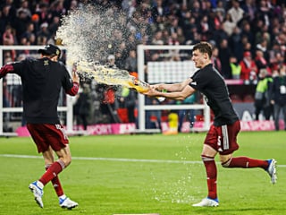 Benjamin Pavard mit Weissbier.