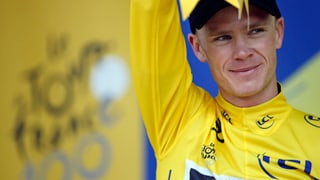 Chris Froome auf dem Podest im Maillot jaune Chris Froome auf dem Podest im Maillot jaune
