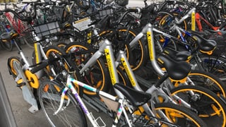 Mehrer Velo auf einem Veloständer. Mehrer Velo auf einem Veloständer.
