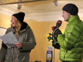 Ob Kathrin die Rose von Vujo annimmt?