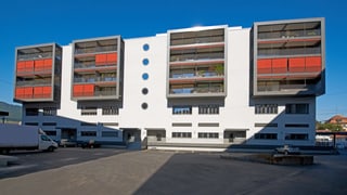 Ehemaliges Bahnhofsgebäude als Wohnhaus umfuntioniert. Ehemaliges Bahnhofsgebäude als Wohnhaus umfuntioniert.