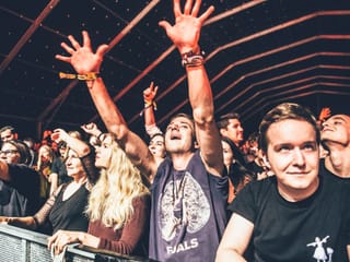 Festivalbesucher in der ersten Reihe