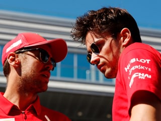 Sebastian Vettel (l.) und Charles Leclerc.