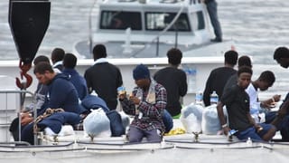 Flüchtlinge auf einem Boot. Flüchtlinge auf einem Boot.