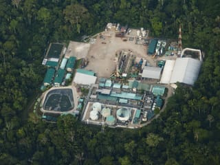 Luftaufnahme einer Anlage zur Erdölförderung im Regenwald von Ecuador. Luftaufnahme einer Anlage zur Erdölförderung im Regenwald von Ecuador.
