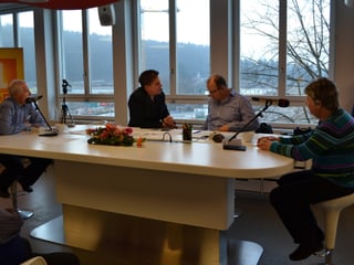 Blick auf den Tisch, an dem die letzte Spielrunde ausgetragen wird.