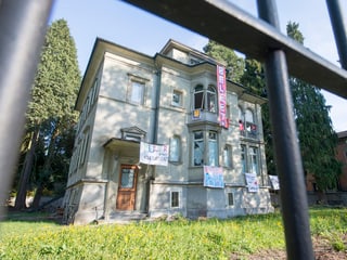 So sah es vor einem Jahr aus: besetzte Villa an der Obergrundstrasse in Luzern.