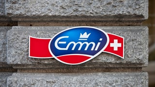 Der grösste Milchverarbeiter der Schweiz, Emmi, spürt den starken Schweizer Franken. 