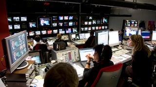 SRF produziert pro Jahr etwa 54'000 Programmstunden im Radio und 26'000 im Fernsehen. 