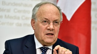 Johann Schneider-Ammann an einer Medienkonferenz. Johann Schneider-Ammann an einer Medienkonferenz.