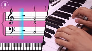 Ein animiertes GIF zeigt zwei Hände beim Klavierspielen und links davon eine sich bewegende Notenfolge.