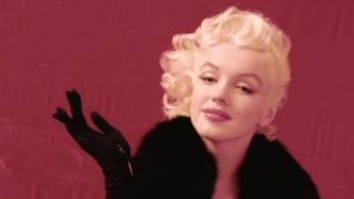 Marilyn Monroe posiert für ein Foto.