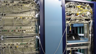 Informatik-Serverraum / Kabel