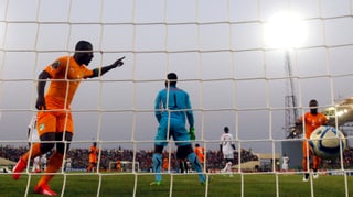 Seydou Doumbia (l.) freut sich über den Treffer zum 1:1.