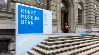 Treppe und Eingang zum Kunstmuseum Bern.