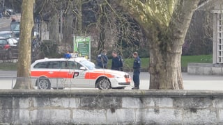 Polizeiauto an Aare Polizeiauto an Aare