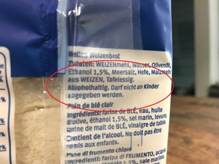 Verpackung mit Hinweis, dass das Toastbrot nicht an Kinder abgegeben werden darf. Verpackung mit Hinweis, dass das Toastbrot nicht an Kinder abgegeben werden darf.