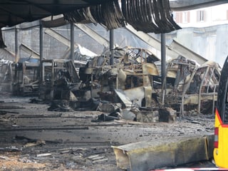 Die ausgebrannte Halle.