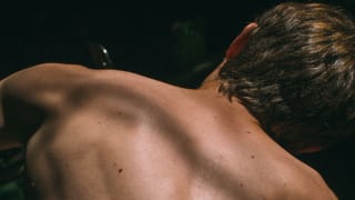 Rücken eines jungen Mannes Rücken eines jungen Mannes