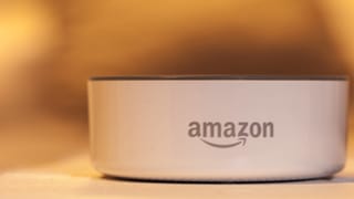Ein Amazon-Echo-Dot-Lautsprecher.