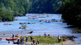 Bei Rubigen war die Aare am 1. Juli voller Schlauchboote. Bei Rubigen war die Aare am 1. Juli voller Schlauchboote.
