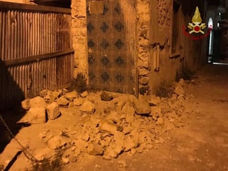 Einige Trümmerteile am Boden nach Erdbeben auf der italienischen Insel Ischia.
