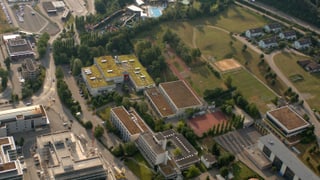 Luftaufnahme des Schulcampus Pfäffikon.