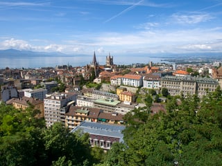 Blick auf Lausanne und Genfersee.