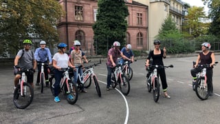 Eine Gruppe mit E-Bikes.